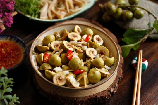Bí quyết muối sung giòn, để lâu không bị thâm