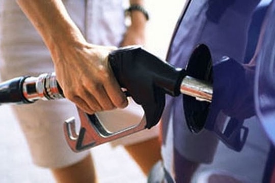 Đổ lẫn xăng RON92 và RON95 có ảnh hưởng gì?
