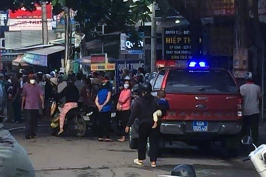 Đang nói chuyện với bạn gái, người đàn ông tại Đồng Nai bất ngờ đổ xăng lên người cả hai rồi châm lửa 