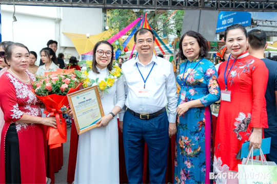  Chị Phạm Thị Thanh Huế ở Tứ Kỳ đoạt giải Cuộc thi “Phụ nữ khởi nghiệp, phát huy tài nguyên bản địa” toàn quốc