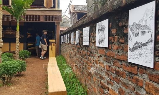 Triển lãm sắp đặt, trưng bày ký họa về làng cổ Đường Lâm