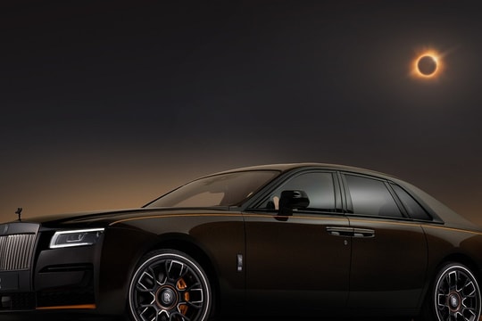 Xe siêu sang Rolls-Royce Black Badge Ghost lấy cảm hứng từ hiện tượng nhật thực