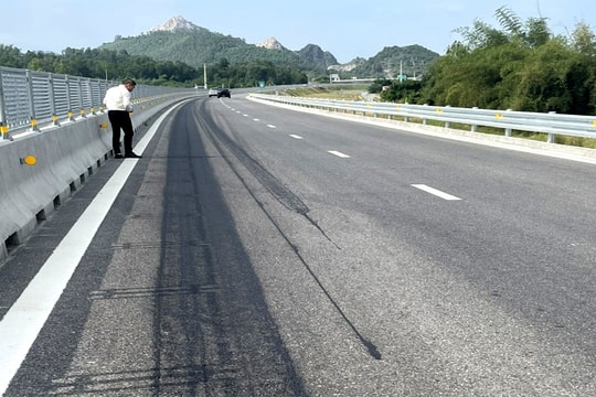 Cao tốc qua Thanh Hóa nghi bị đổ hóa chất phá hoại mặt đường