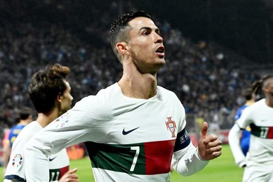 Ronaldo lập cú đúp tuyệt đỉnh, Bồ Đào Nha vùi dập Bosnia