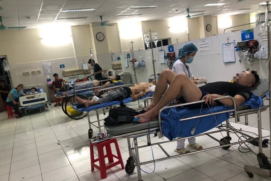 5 người nhập viện ngay sau bữa ăn ở vỉa hè