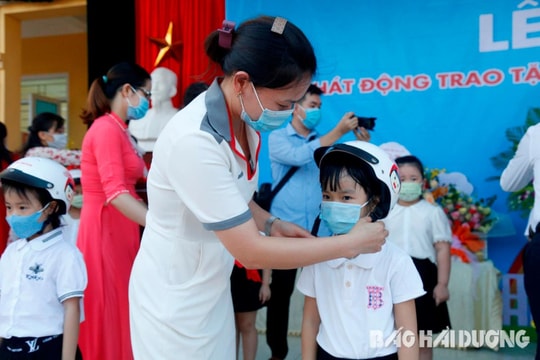 Hơn 34.000 học sinh lớp 1 sẽ được tặng mũ bảo hiểm