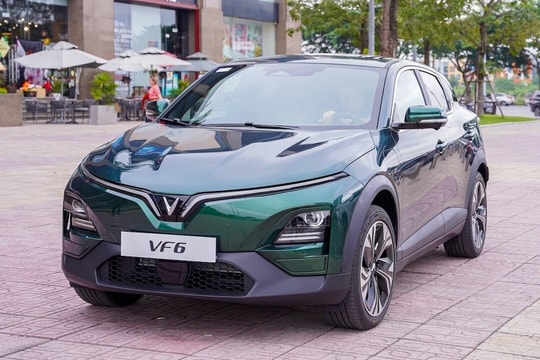 VF 6 gây "sốt" với chính sách miễn phí 1 năm sạc pin