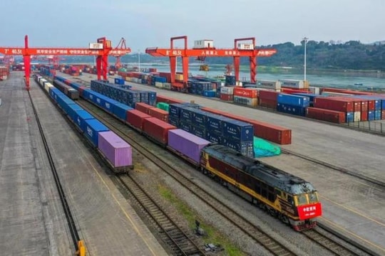 Trung Quốc khai trương tuyến đường sắt chở hàng đến châu Âu