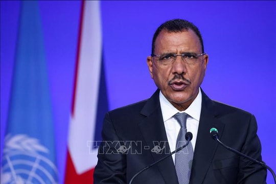 Tổng thống Niger bị lật đổ Mohamed Bazoum chạy trốn bất thành
