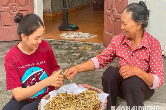 Nữ sinh mồ côi cha, vượt khó học giỏi
