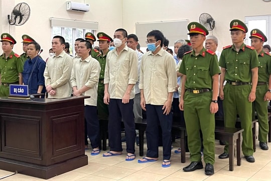Cựu giám đốc sở cùng nhiều cán bộ ở Bình Dương lãnh án tù