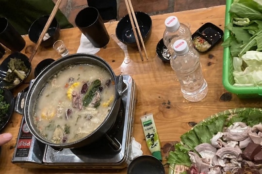 Tìm ra nguyên nhân khiến 5 người đi cấp cứu sau 10 phút ăn lẩu, uống rượu ở Bắc Kạn 