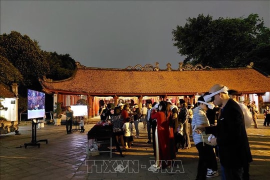 Thử nghiệm tour đêm Văn Miếu - Quốc Tử Giám "Tinh hoa đạo học"