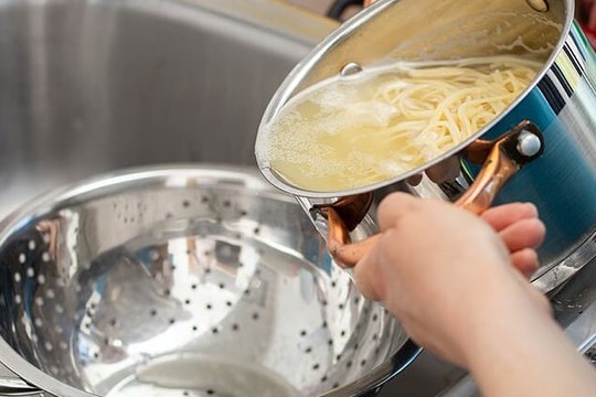 Những thứ không nên xả vào đường ống nước thải