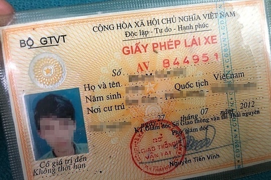 Giảm phí đổi giấy phép lái xe, cấp hộ chiếu trực tuyến