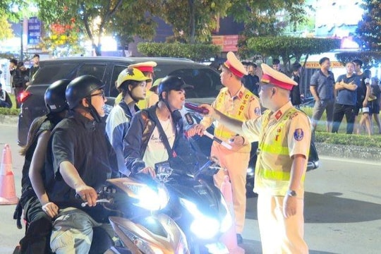 10 ngày, cảnh sát giao thông Hải Dương tước 32 giấy phép lái xe do vi phạm nồng độ cồn