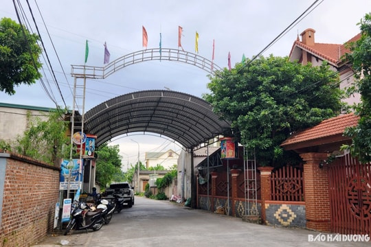 Lợp mái che biến đường thành "sân nhà "