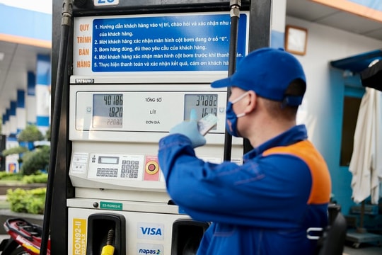 Giá xăng tăng cao nhất gần 500 đồng/lít