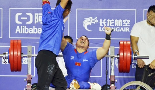 Lực sĩ cử tạ Nguyễn Bình An phá kỷ lục Asian Para Games