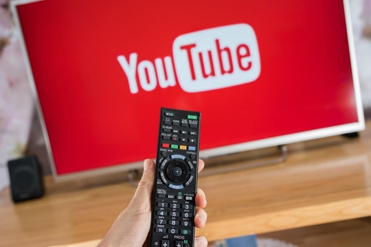 Cách kiểm soát trẻ xem Youtube trên ti vi