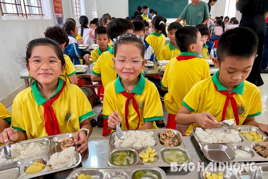 Cận cảnh bữa ăn của một số trường học ở Hải Dương