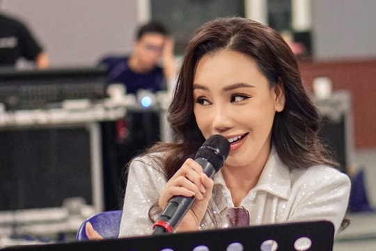 Hồ Quỳnh Hương trẻ trung như "gái đôi mươi" bên Đỗ Bảo