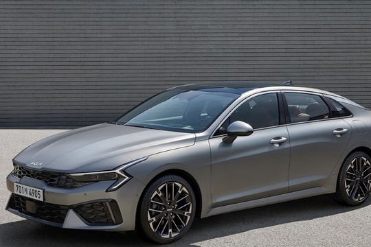 KIA K5 bản nâng cấp 2024 ra mắt, giá từ 20.500 USD