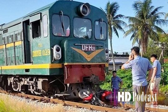 Giúp bạn tham gia giao thông an toàn: Làm gì để an toàn khi qua đường sắt? 