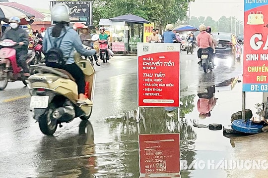 Để biển quảng cáo dưới lòng đường 391