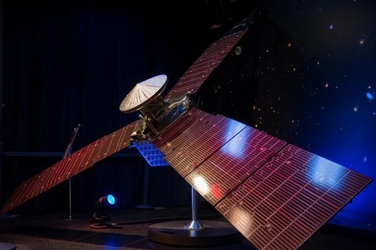 Tàu vũ trụ NASA gửi về hình ảnh giống khuôn mặt người