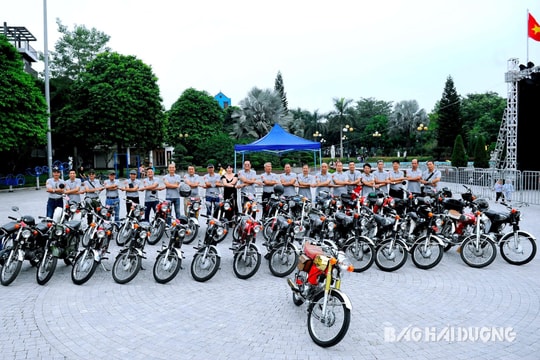 Lần đầu trưng bày dàn xe Honda 67 tại phố đi bộ, chợ đêm Bạch Đằng