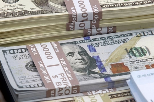 Sáng 29/10, giá vàng vọt tăng, dầu đi lên, USD hạ nhiệt