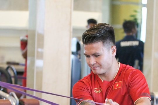 Quang Hải, Văn Hậu báo "tin dữ" với huấn luyện viên Philippe Troussier
