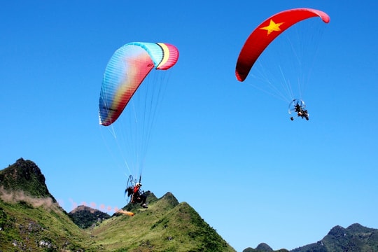 Hà Giang hút du khách bằng thể thao mạo hiểm