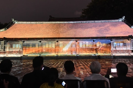 Tour đêm Văn Miếu - Quốc Tử Giám kỳ ảo, mới mẻ và đầy cảm xúc
