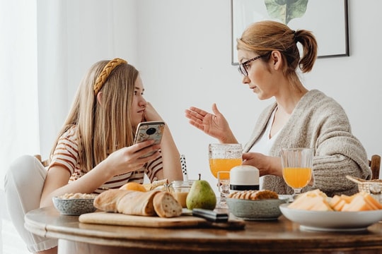 Quy tắc cha mẹ cần biết khi con gái vào tuổi teen