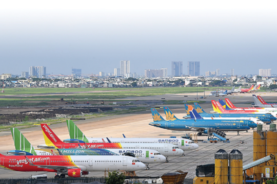 Hơn chục triệu đồng một vé máy bay Tết 2024, người dân đau đầu lo chuyện về quê