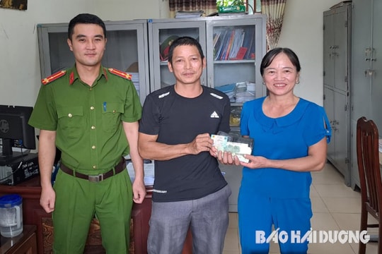 Chủ tịch Hội Phụ nữ xã Thái Hòa nhặt được của rơi, trả lại người mất