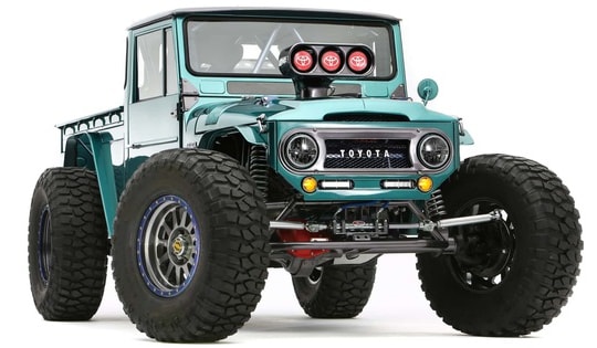 Toyota Land Cruiser độ đỉnh cao với bánh xích xe tăng