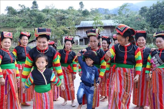 Gìn giữ bản sắc văn hóa dân tộc ít người ở vùng biên viễn