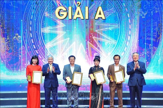 Ngòi bút chiến đấu, cống hiến của người làm báo trong phòng chống tham nhũng, tiêu cực
