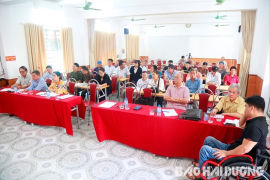 Hỗ trợ 3.600 con gà giống cho người khuyết tật ở Hải Dương