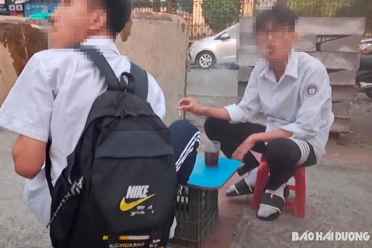 Học sinh đối diện nhiều hệ luỵ khi hút thuốc lá