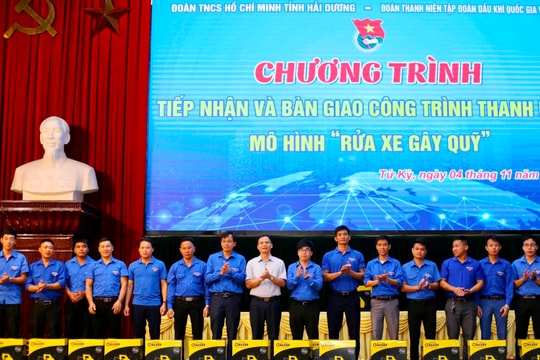 Huyện đoàn Tứ Kỳ tiếp nhận mô hình "Rửa xe gây quỹ"