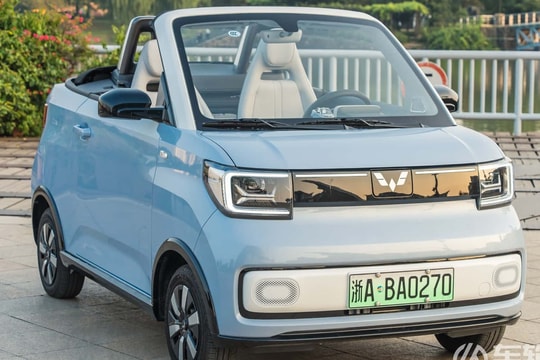 Mẫu xe điện mui trần nhỏ nhắn, giá cực rẻ ở Trung Quốc
