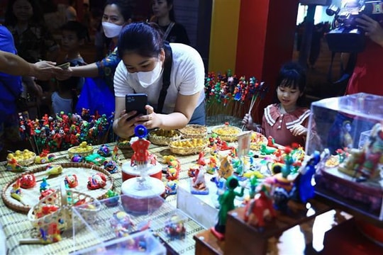 Hai vạn lượt khách tham dự Lễ hội Quà tặng Du lịch Hà Nội 2023