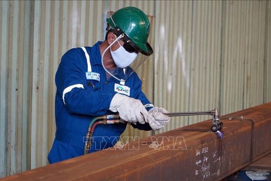 Sản xuất công nghiệp tăng ở 49 địa phương
