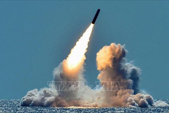 Nga phóng thành công ICBM Bulava từ tàu ngầm tuần dương