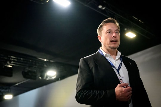 Elon Musk ra siêu AI Grok