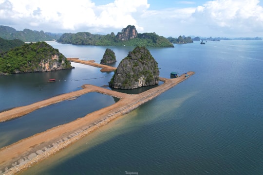 Dự án khu đô thị quây núi đá vịnh Hạ Long làm "hòn non bộ"